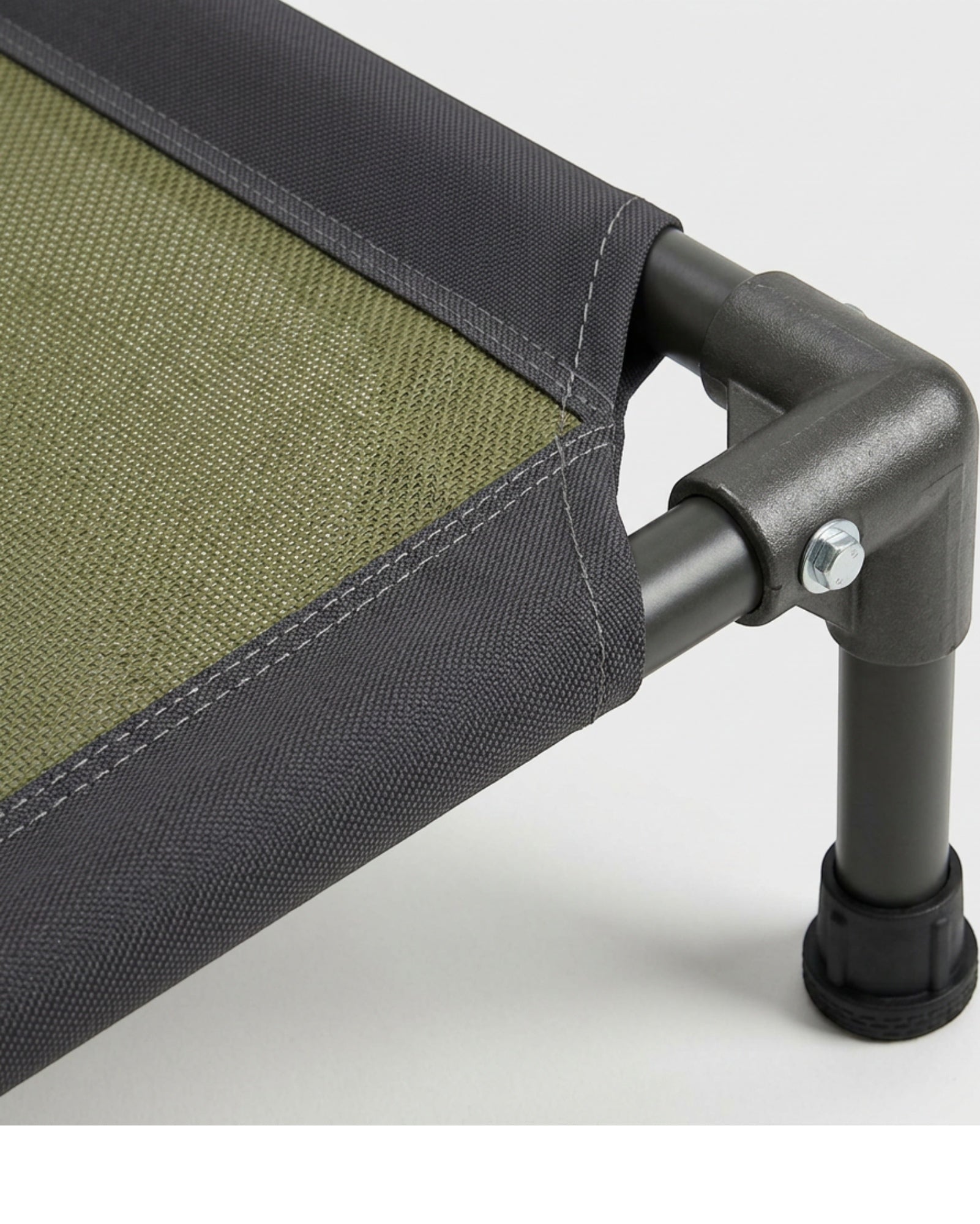 Zentran XL Elevated Mesh Dog Cot 120 x 80 cm Olive and Charcoal - Detail view