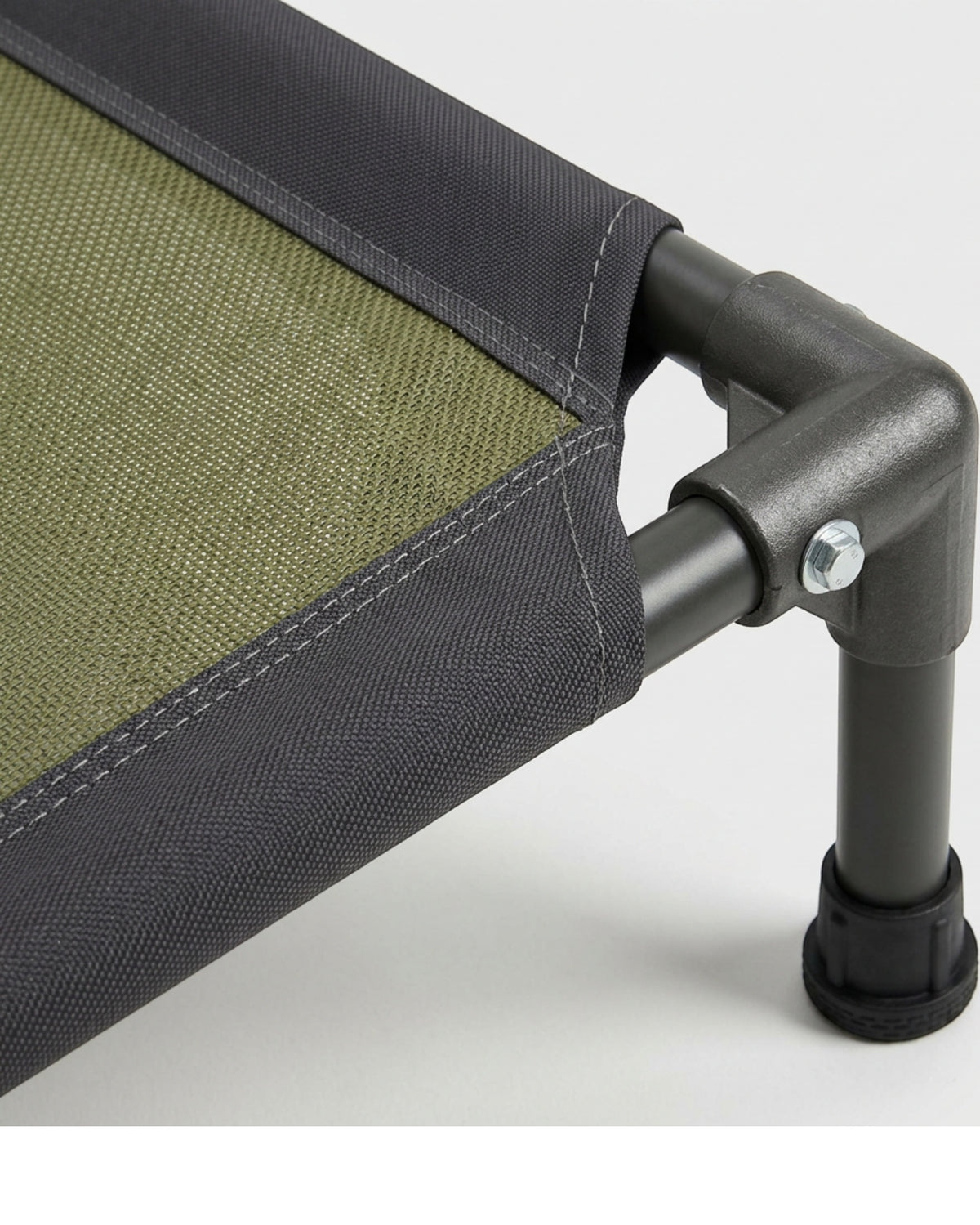Zentran XL Elevated Mesh Dog Cot 120 x 80 cm Olive and Charcoal - Detail view